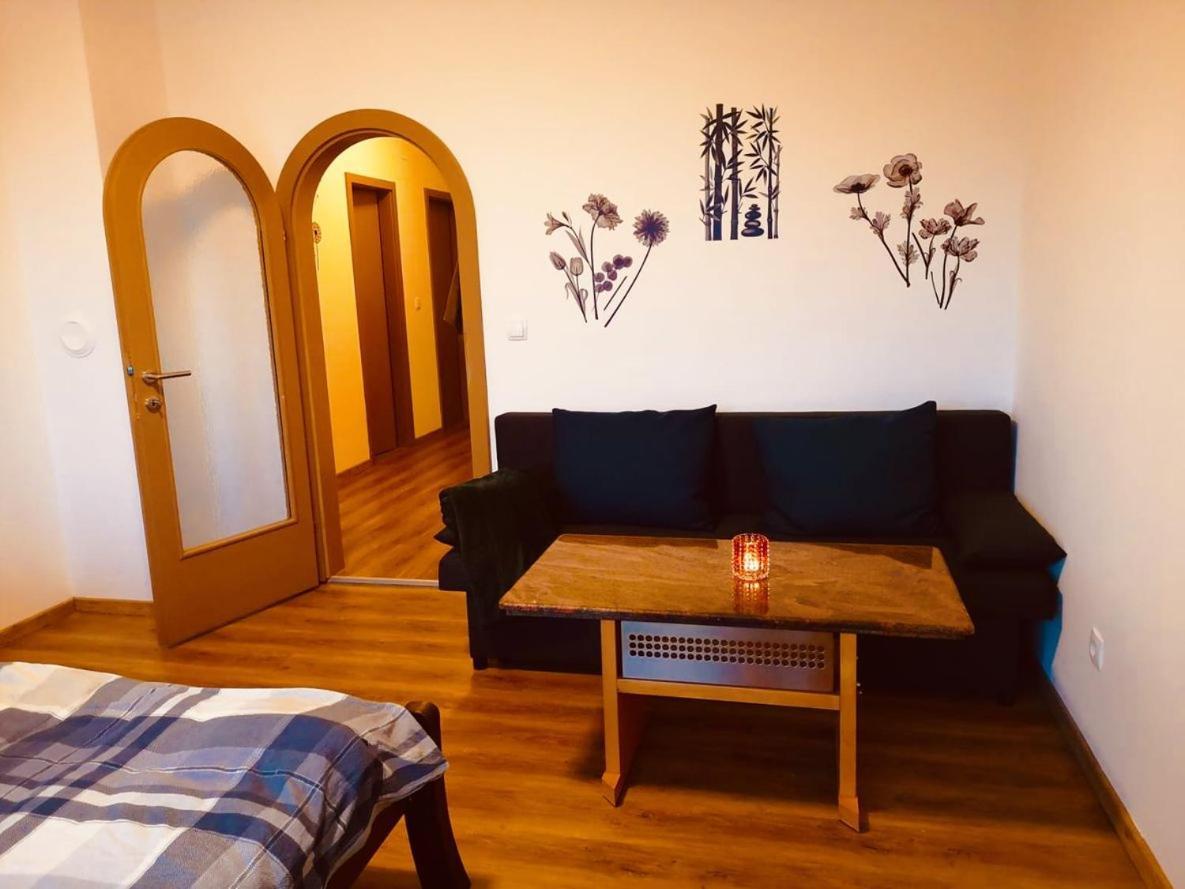 Thermenland-Traum Apartment Fuerstenfeld Bagian luar foto
